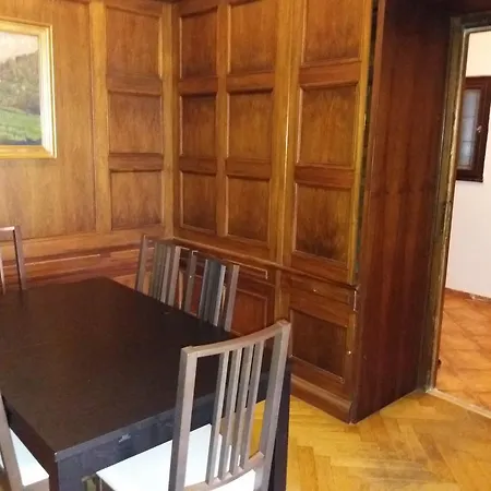 トロニチェック アパート