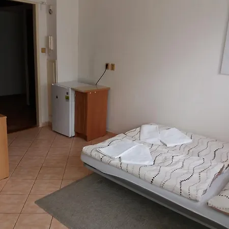 トロニチェック アパート *